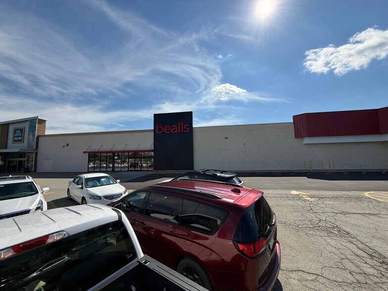 More Photos Of 100 Cross Roads Plz, Mount Pleasant Freestanding For Lease