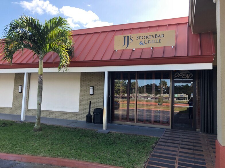 More Photos Of 8797 20th St, Vero Beach Hotel For Lease