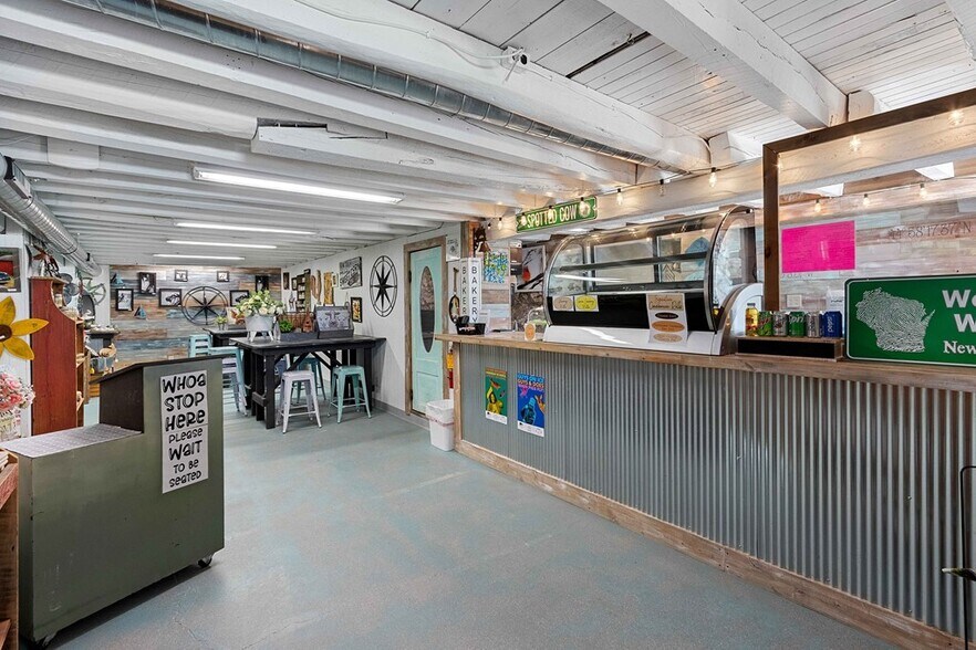 More Photos Of 6216 WI-42, Egg Harbor General Retail For Sale