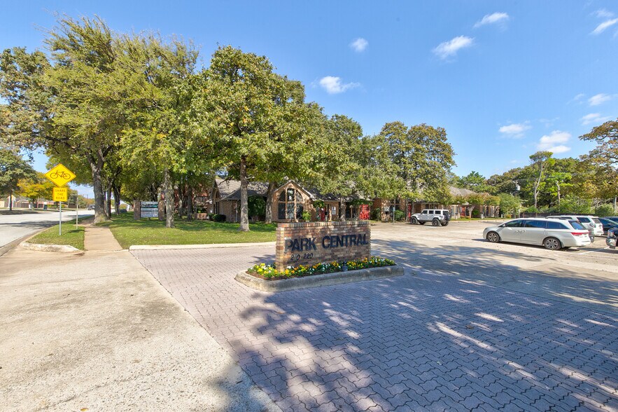 Primary Photo Of 220 N Park Blvd, Grapevine Loft Creative Space For Lease