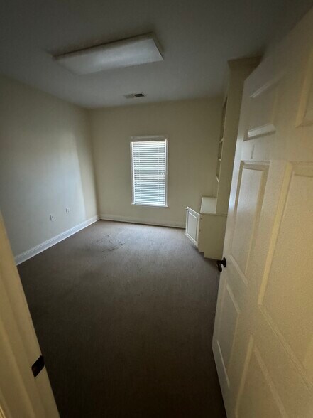 More Photos Of 1000 Loudermilk Dr, Marietta Unknown For Lease