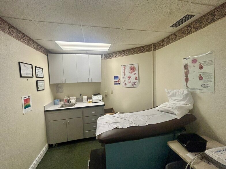 More Photos Of 5939 Virginia, New Port Richey Medical For Sale