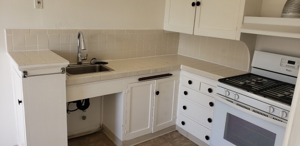 More Photos Of 1458 E 33rd St, Oakland Apartments For Sale