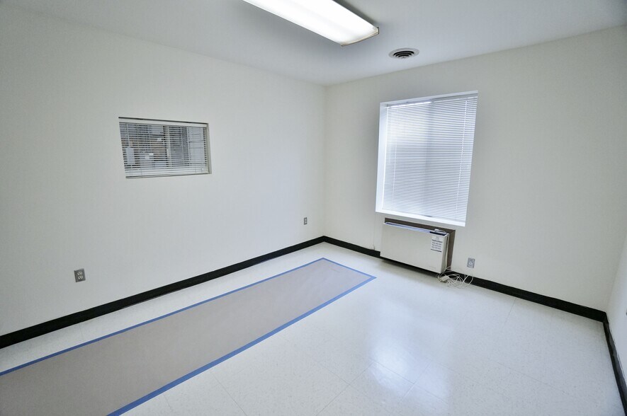 More Photos Of 7635 Fullerton Rd, Springfield Warehouse For Lease