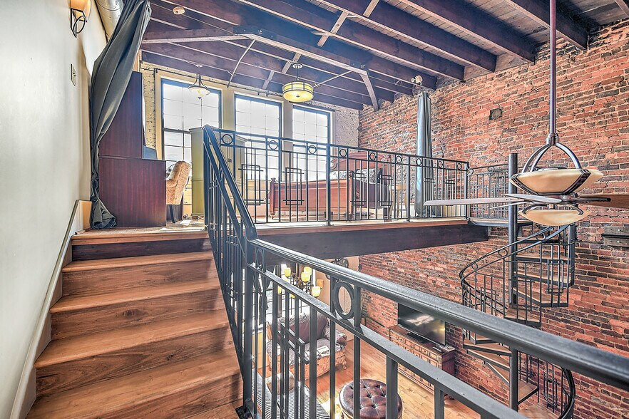 More Photos Of 529 State St, Bristol Storefront Retail Office For Sale