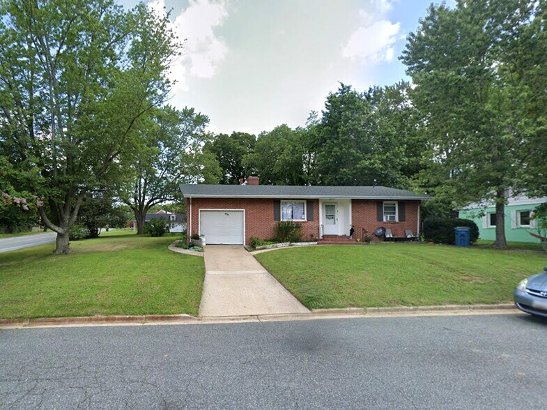 More Photos Of 1-8 Lee Ter, Easton Multifamily For Sale
