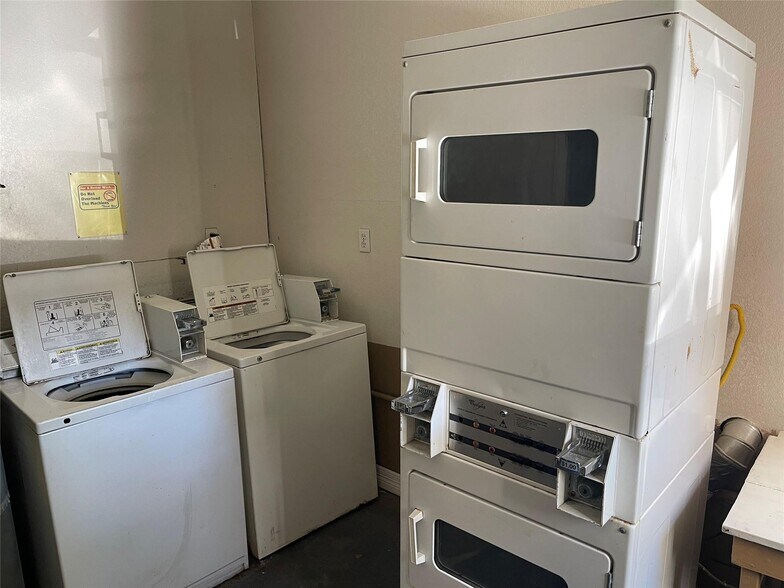 More Photos Of 322 S Waco St, Weatherford Apartments For Sale