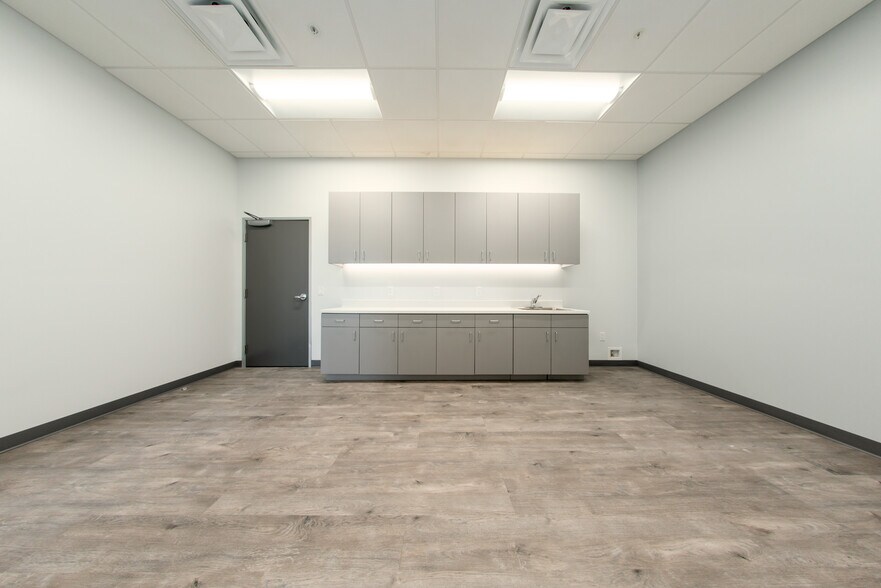 More Photos Of 8593 NW 96th St, Medley Unknown For Lease