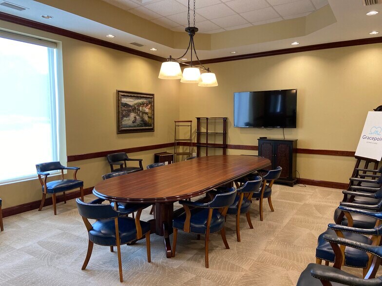 More Photos Of 316 S McKenzie St, Foley Office For Lease