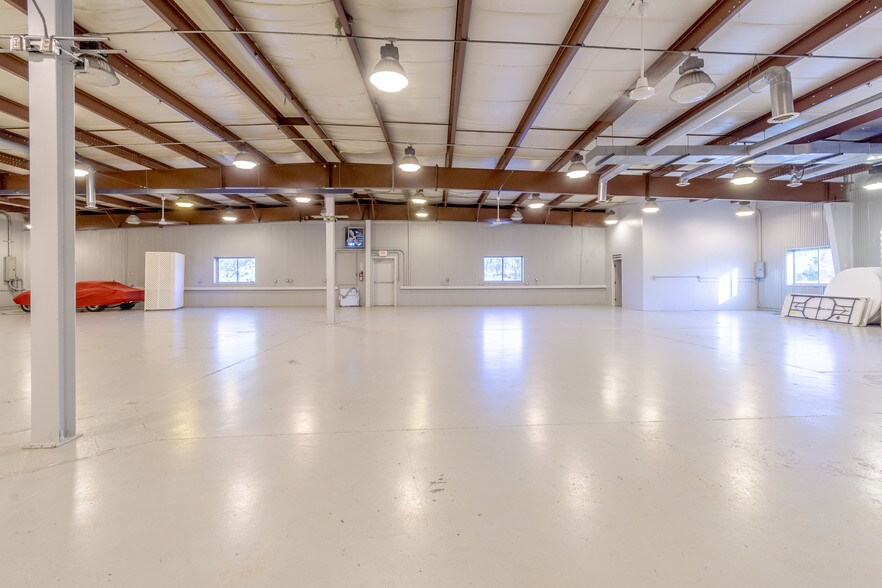 More Photos Of 6886 Wishart St, Huntsville Light Distribution For Lease