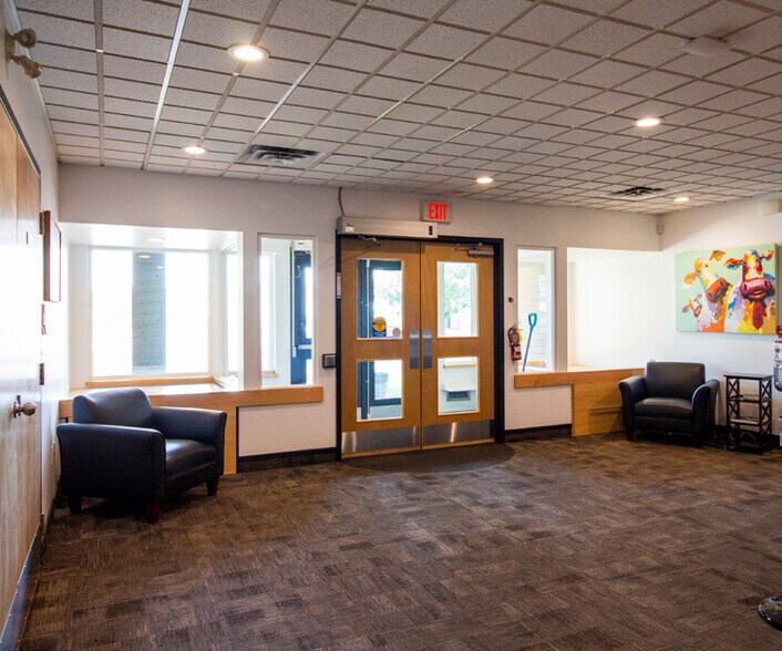 More Photos Of 401 21A St N, Lethbridge Office For Sale