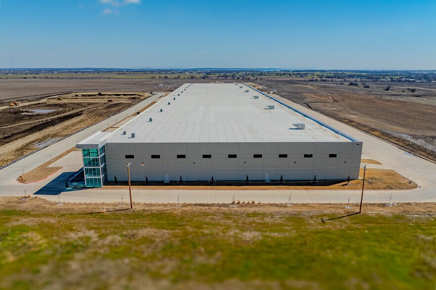 More Photos Of 6100 N Stemmens Fwy, Sanger Unknown For Lease