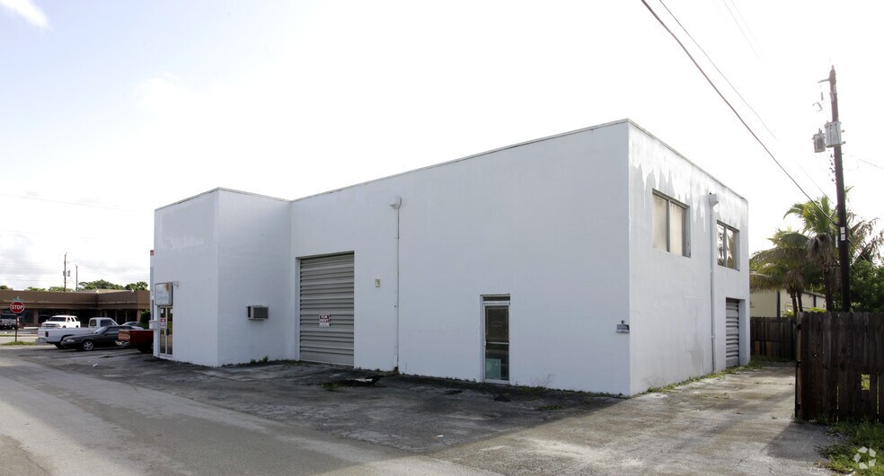 More Photos Of 5888 Johnson St, Hollywood Light Manufacturing For Lease