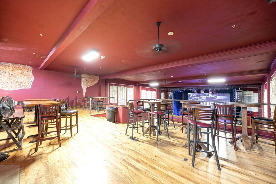 More Photos Of 128 W Central Ave, Bentonville Freestanding For Sale