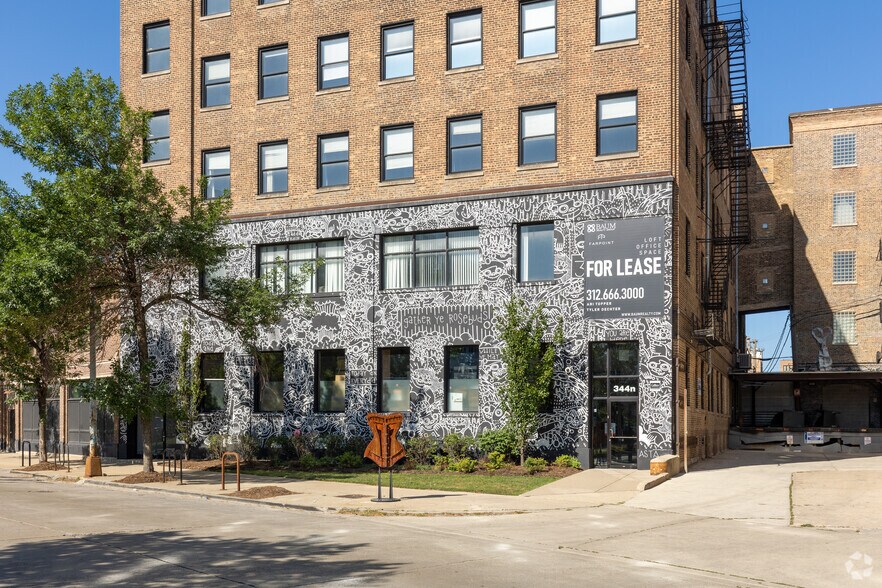 More Photos Of 344 N Ogden Ave, Chicago Loft Creative Space For Lease