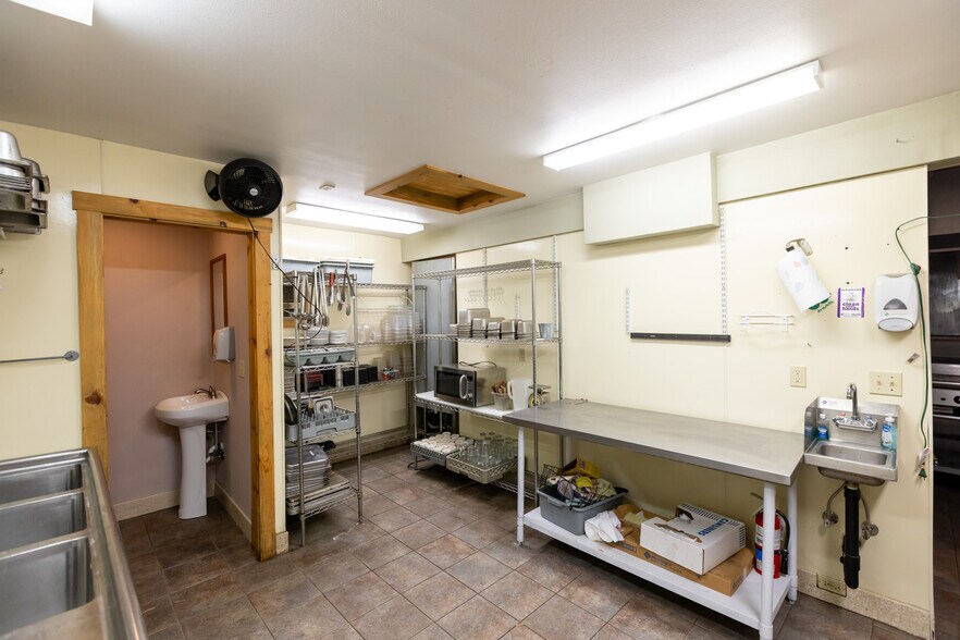 More Photos Of 1258 Highway 141, White Salmon Hospitality For Sale