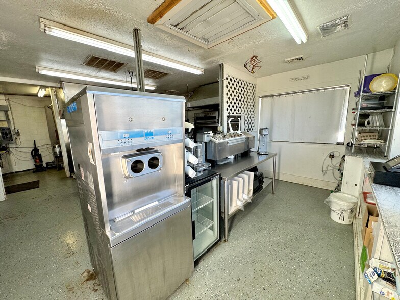 More Photos Of 19510 Leatherwood Rd, Salesville Freestanding For Sale