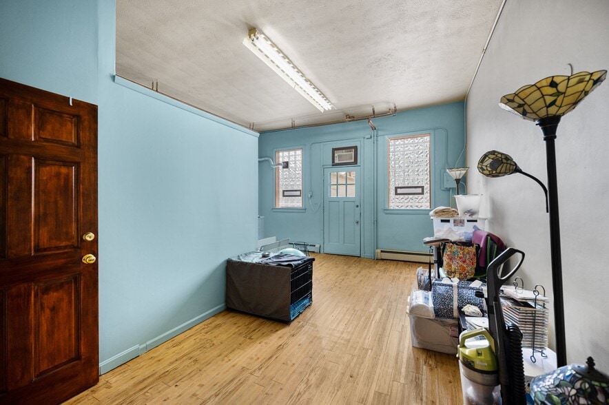 More Photos Of 16903 Fischer Rd, Cleveland Office For Sale