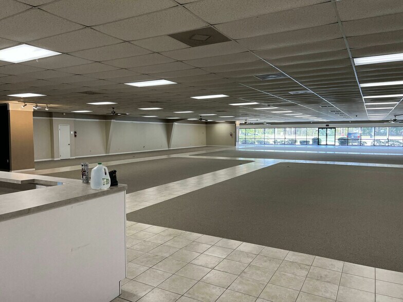 More Photos Of 542057 US 1 Hwy, Callahan Freestanding For Sale