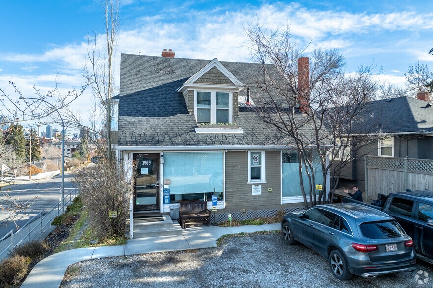 More Photos Of 1909 17th Ave SW, Calgary Office For Lease