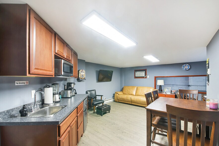 More Photos Of 1960 Richmond Ter, Staten Island Auto Repair For Lease