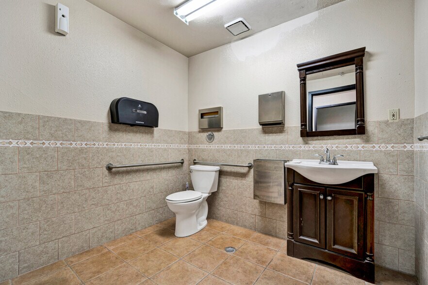 More Photos Of 28 Hammond, Irvine Warehouse For Sale