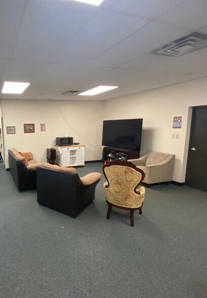 More Photos Of 398-426 Industrial Dr, North Wales Unknown For Lease