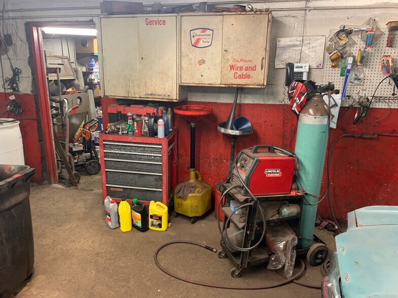 More Photos Of 422 Kinne St, East Syracuse Auto Repair For Sale