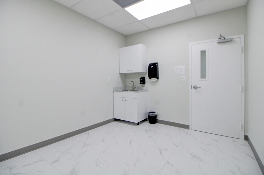 More Photos Of 304 N Krome Ave, Homestead Medical For Lease