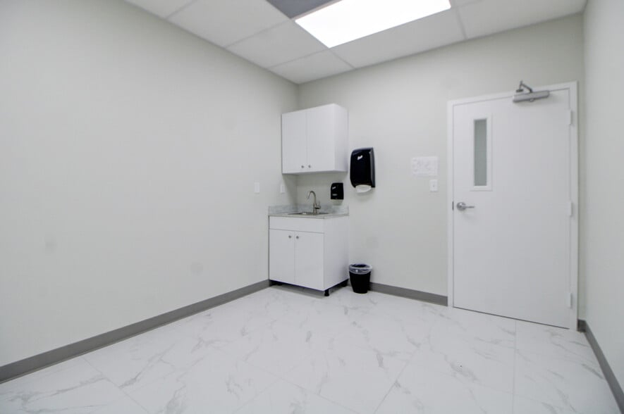 More Photos Of 304 N Krome Ave, Homestead Medical For Lease