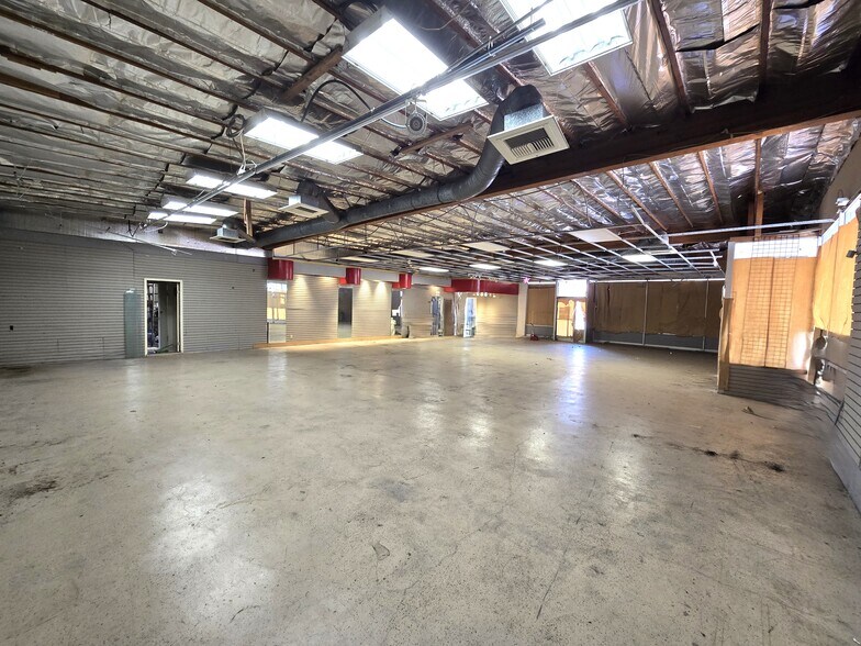 More Photos Of 5530 Lincoln Ave, Cypress Freestanding For Sale