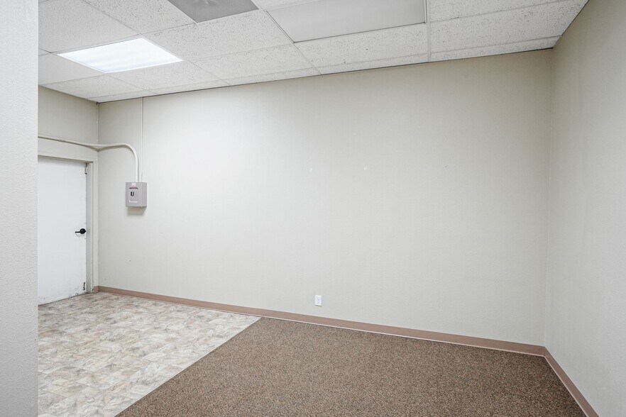 More Photos Of 919-935 NW Circle Blvd, Corvallis Storefront For Lease