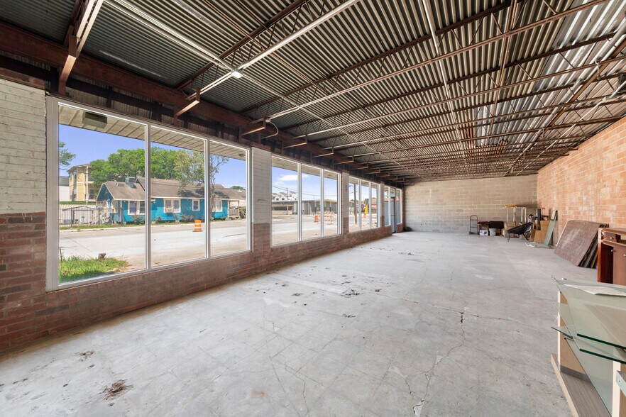 More Photos Of 722 Durham Dr, Houston Office For Sale