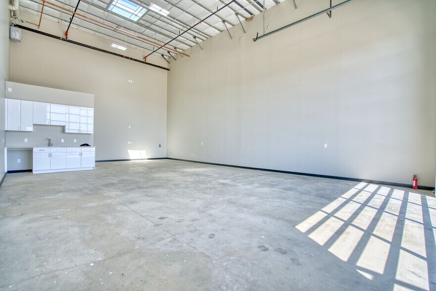 More Photos Of 168 Miller Dr, Dacono Flex For Lease