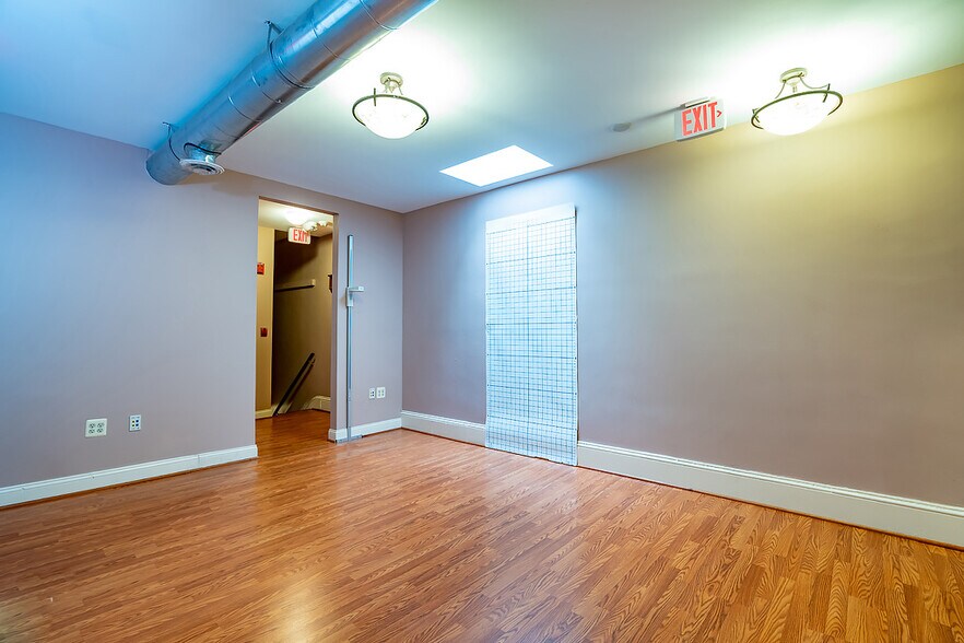 More Photos Of 1715 N St NW, Washington Office For Lease