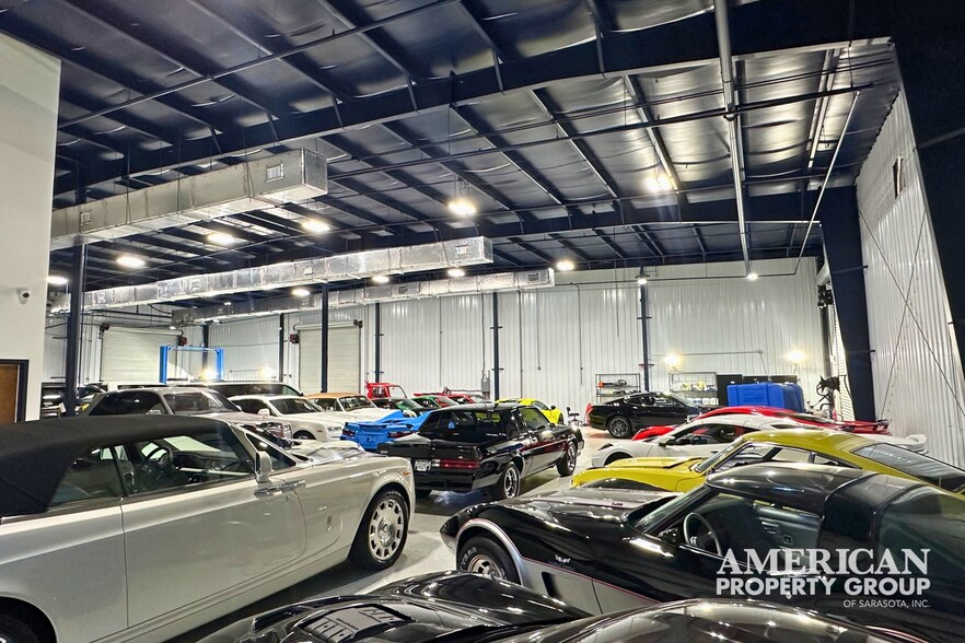 More Photos Of 2011 Whitfield Park Loop, Sarasota Showroom For Sale