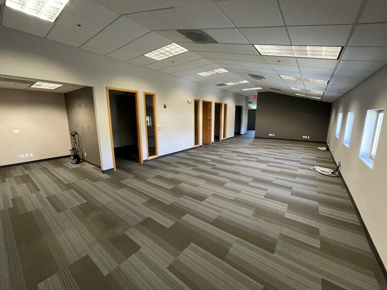 More Photos Of 10 Executive Ct, Napa Office For Lease