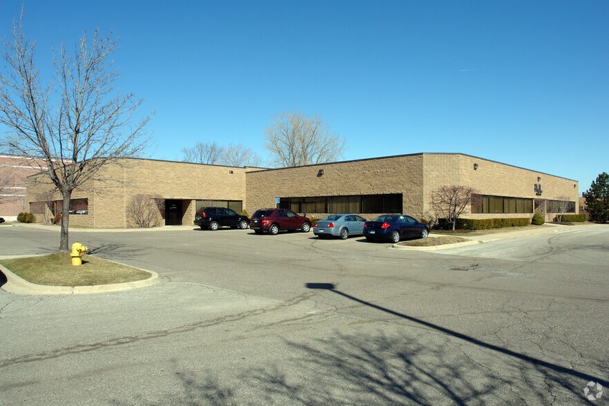More Photos Of 33939-33955 Harper Ave, Clinton Township Light Manufacturing For Lease