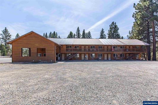 More Photos Of 179 S Mill St, Sumpter Hotel For Sale