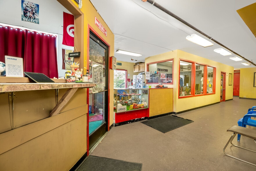 More Photos Of 957 Golden Gate Ter, Grass Valley Sports And Entertainment For Sale