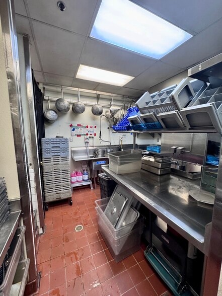 More Photos Of 254 W Los Angeles Ave, Moorpark Restaurant For Lease