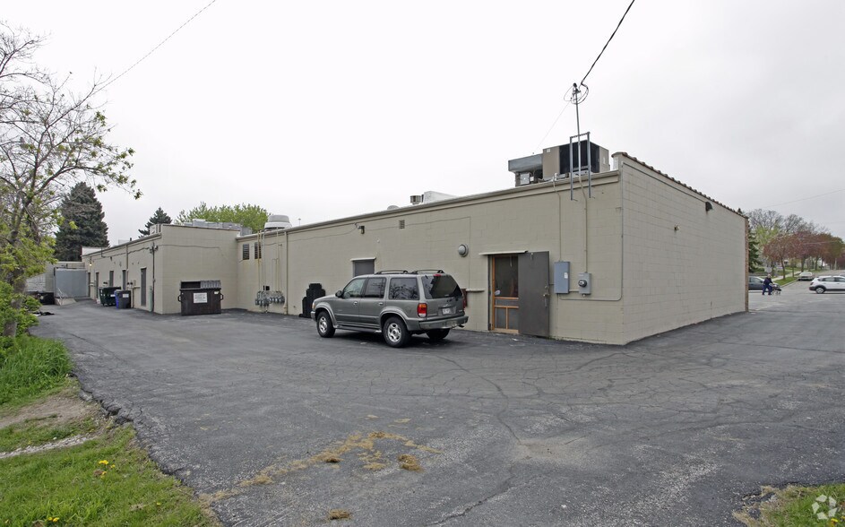 More Photos Of 2014 W Layton Ave, Milwaukee Freestanding For Lease