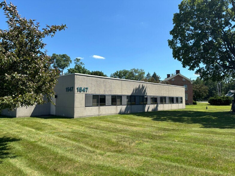 More Photos Of 1547 Columbia Tpke, Castleton Medical For Sale