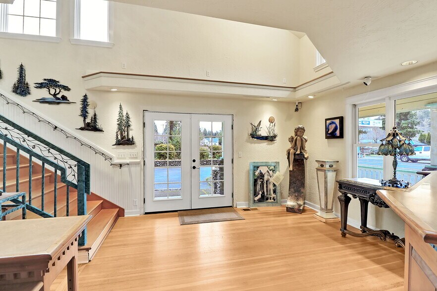 More Photos Of 42837 McKenzie Hwy, Leaburg Freestanding For Sale