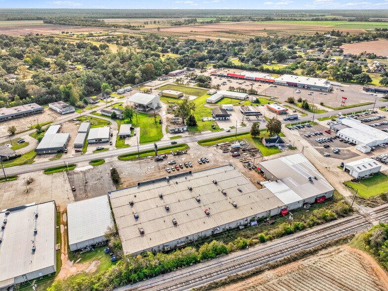 More Photos Of 902 NW Main St, Bunkie Showroom For Sale