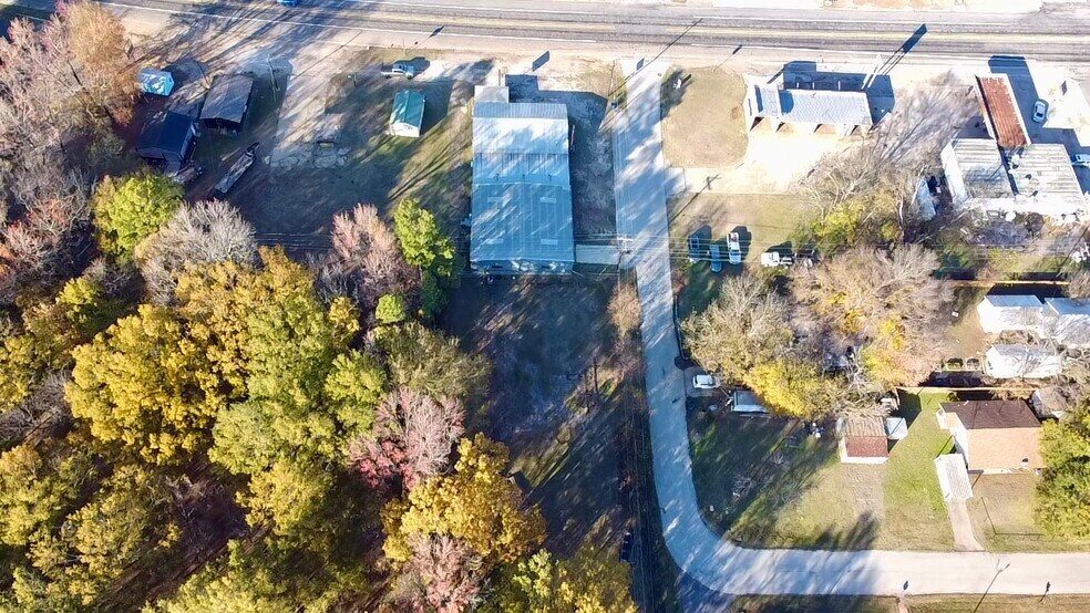 More Photos Of 402 Bermuda st, Quitman Flex For Sale