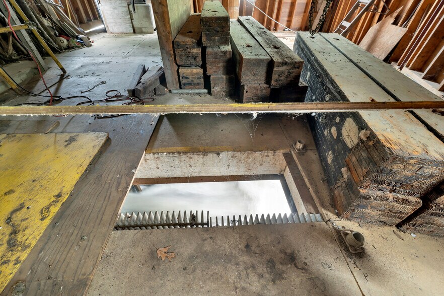 More Photos Of 22 Main St, Ashland Warehouse For Sale