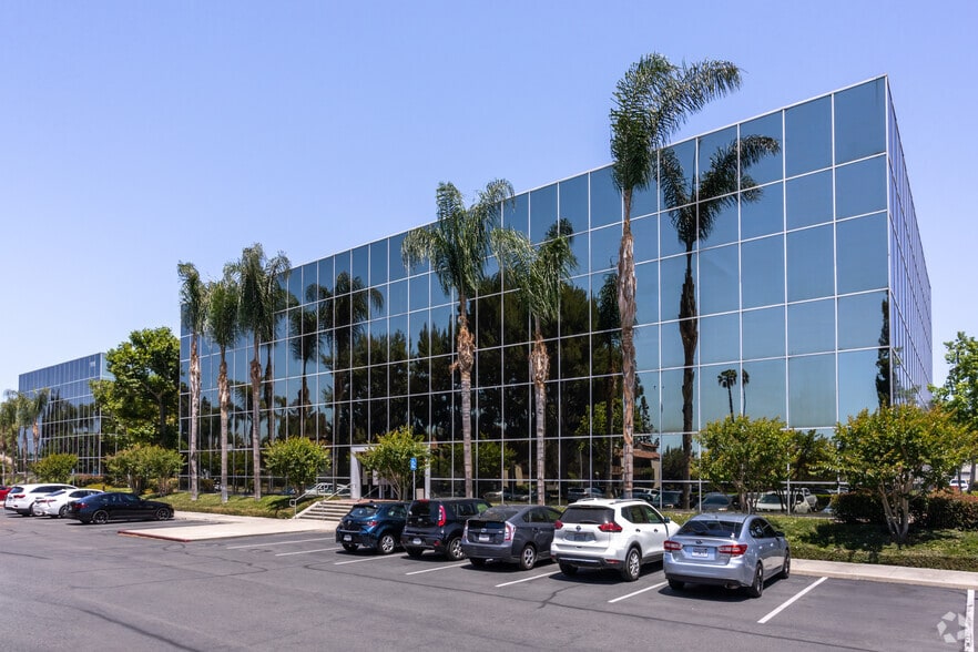 More Photos Of 1915 W Orangewood Ave, Orange Unknown For Lease