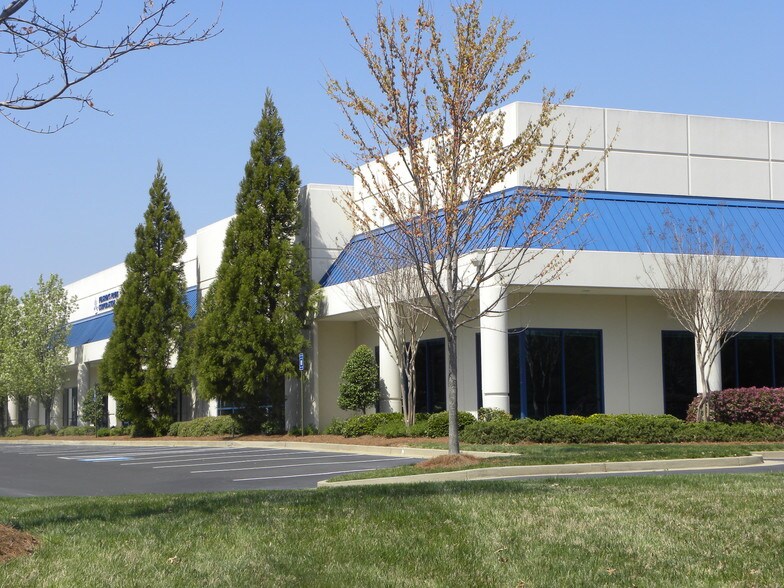 More Photos Of 1955 Evergreen Blvd, Duluth Flex For Lease