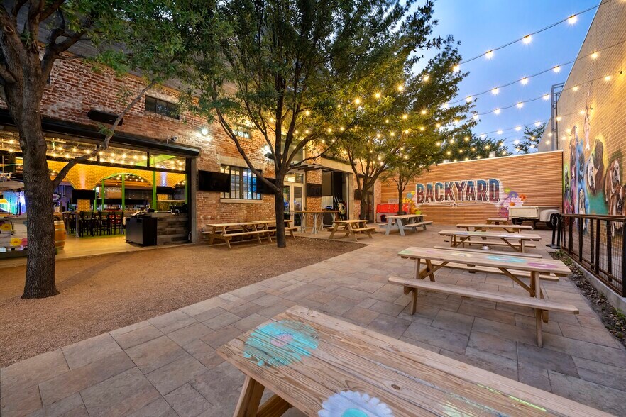 More Photos Of 1000 Foch St, Fort Worth General Retail For Sale
